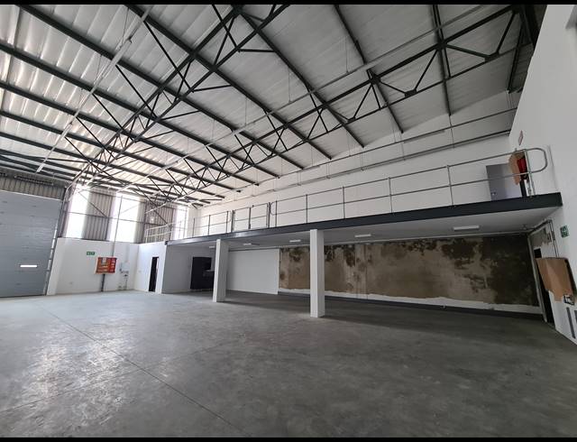 501M² WAREHOUSE TO LET IN LONGLAKE